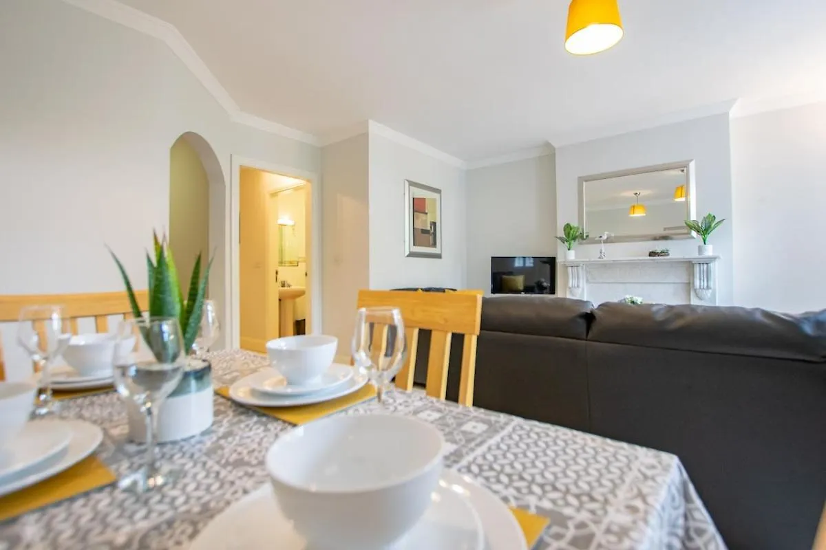 123 - Stylish Galway City 2-Bed Apartmán